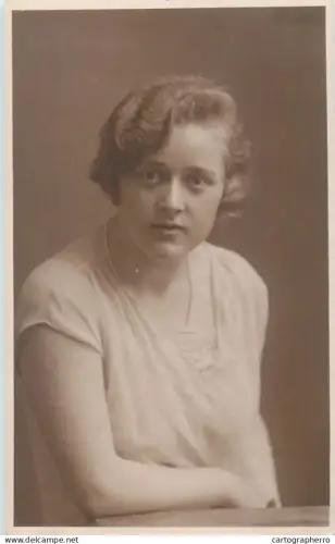 A5846 Anonymous persons vintage souvenir photographic postcard woman portrait