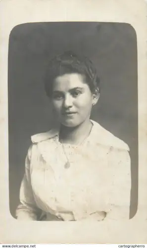 A5846 Anonymous persons souvenir photographic postcard beauty young lady