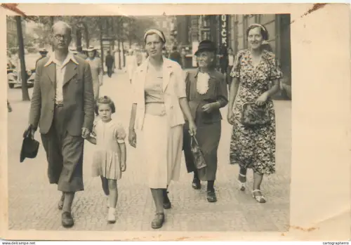 A5846 Anonymous persons souvenir photographic postcard