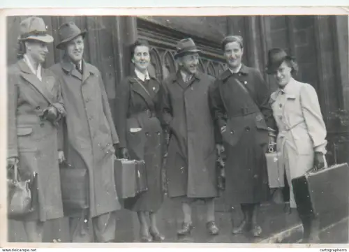 A5846 Anonymous persons souvenir photographic postcard