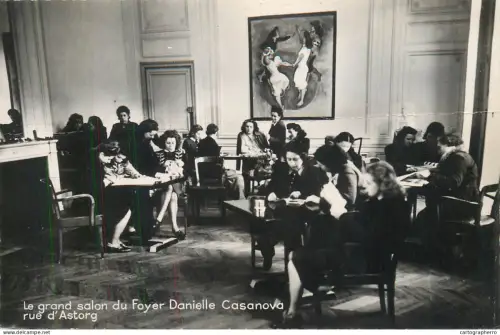 A5813 Paris. Rue d'Astorg. Le grand salon du Foyer Danielle Casanova