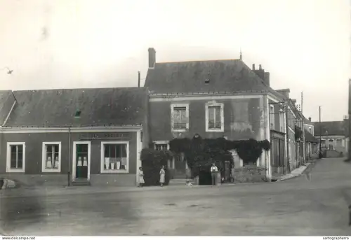 A5813 VERNEIL LE CHETIF , centre du bourg et hotel de la Boule d'Or 1952