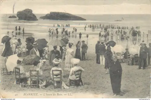A5848 France Biarritz heure du bain animee cpa