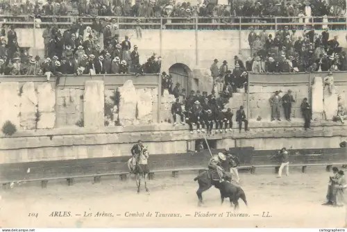 A5848 France Arles les arenes combat de taureaux cpa
