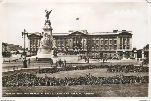A5853 London > Buckingham Palace & Queen Victoria memorial