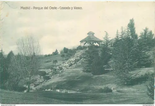 A5853 Madrid Parque del Oeste cascada y kiosco