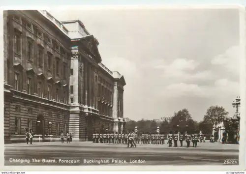 A5853 London > Buckingham Palace changing the guard 1932