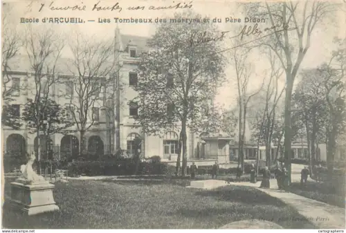 A5851 École d'Arcueil les tombeaux des martyrs et du Pere Didon cpa