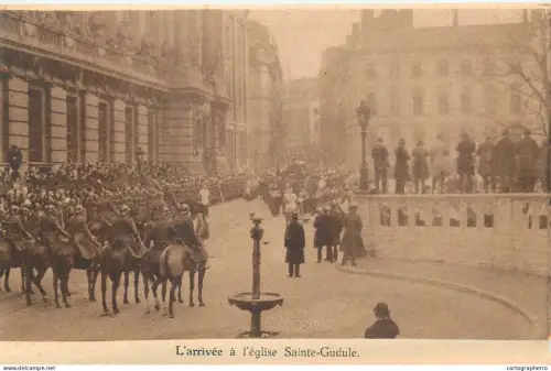 A5851 Brussels funeral of King Leopold II of Belgium Bruxelles l`arrivee a l`eglise Sainte-Gudule