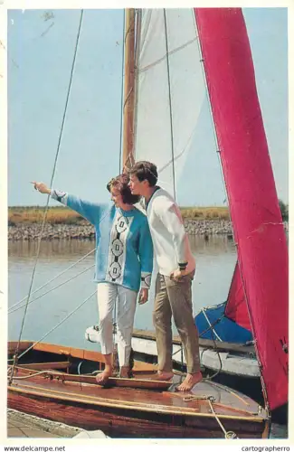 A5847 Agfa advertising trade card couple on sailing boat
