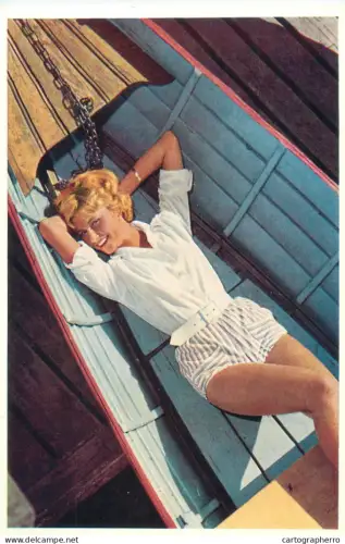 A5847 Agfa advertising trade card beauty pin up on boat