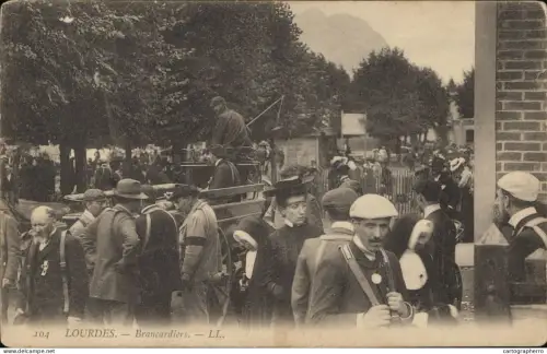 A5871 Lourdes brancardiers