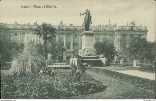 A5869 Spain Madrid Plaza de Oriente equestrian monument