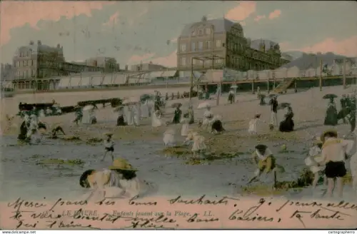 A5875 Le Havre enfants jouant sur la plage 1904