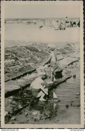 A5876 Blankenberge enfants tres occupee