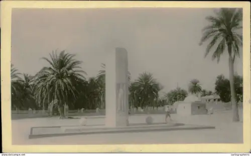 A5876 Touggourt la place et le monumet Citroen