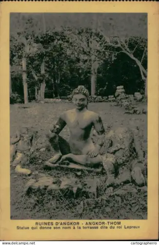 A5877 Angkor statue qui donne nom a la terrassedite du roi Lepreux