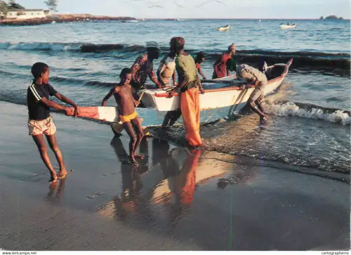 A5373 Senegal Dakar Bay of Soumbedioune ethnic types of scenes