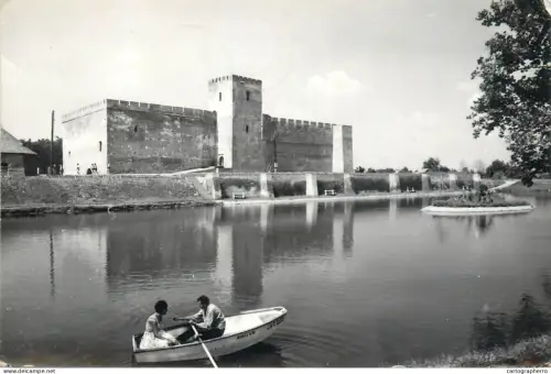 A5370 Hungary Gyula castle with pond