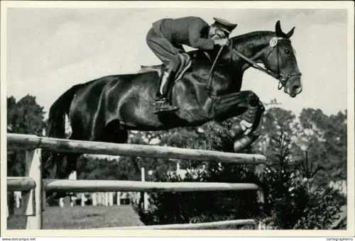 Germany Berlin Olympics Olympia 1936 Cigarettes Trade Card - Oberleutnant Brandt