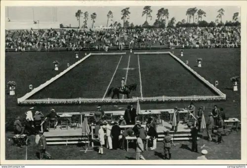 Germany Berlin Olympics Olympia 1936 Cigarettes Trade Card - Auf dem Maifeld
