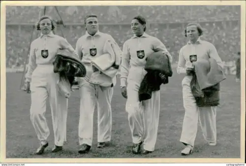 Germany Berlin Olympics Olympia 1936 Cigarettes Trade Card - Stolz Lauferinnen Albus, Kraus, Dollinger und Dorffeldt