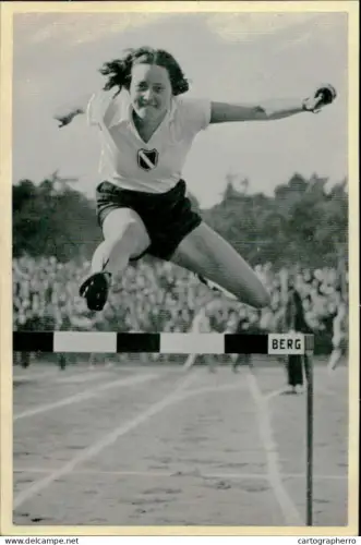 Germany Berlin Olympics Olympia 1936 Cigarettes Trade Card - Fraulein Steuer