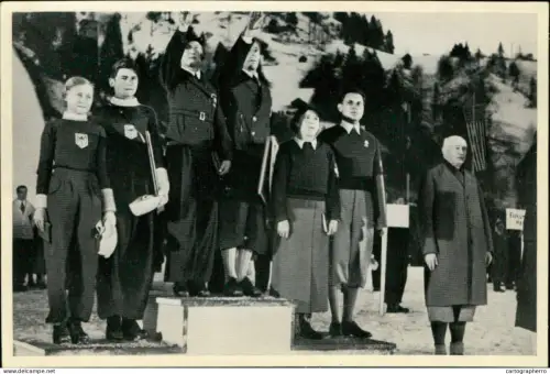 Germany Berlin Olympics Olympia 1936 Cigarettes Trade Card - Siegerehrung fur das Paarlaufen