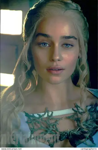 A5910 Photography Photograph Famous people  Emilia Clarke / Daenerys Targaryen