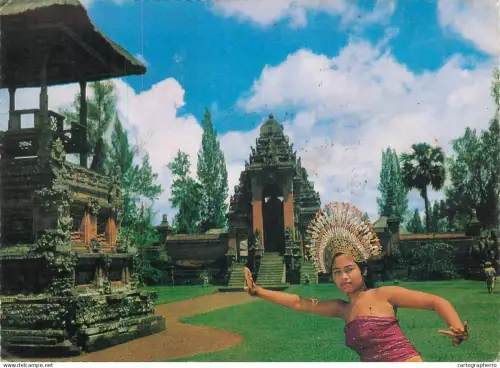 A5395 Indonesia graceful Djanger dancer