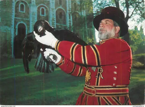 A5395 England London Tower - the Ravenmaster
