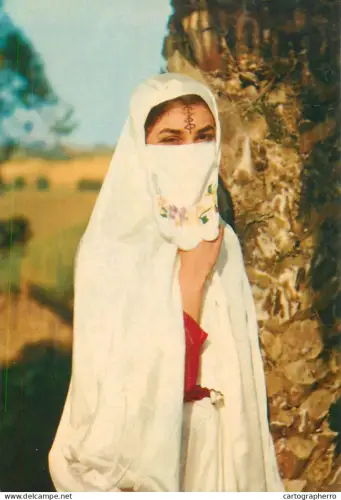 A5395 Ethnic types veiled woman typical costume