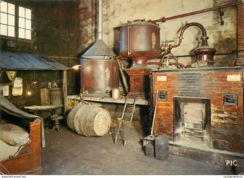 A5393 France vieille distillerie charentaise
