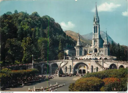 A5386 France Lourdes Basilique et Chemin de Croix procession