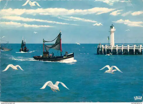 A5383 Belgium Nieuwpoort fishing boats return and lighthouse