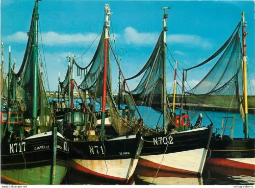 A5382 Harbour sailing vessels place to identify