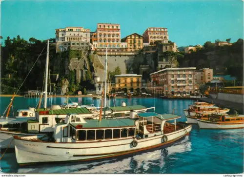 A5382 Italy Sorrento hotel Vittoria & harbour view