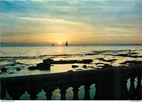 A5381 Boats & sailing ships postcard Italy Livorno sunset view