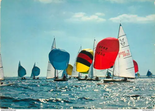 A5381 Boats & sailing ships postcard Bateaux de plaisance Voiliers en regate