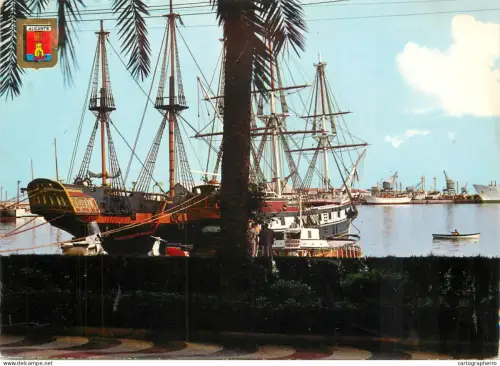 A5381 Boats & sailing ships postcard Spain Alicante harbour view sailing vessels