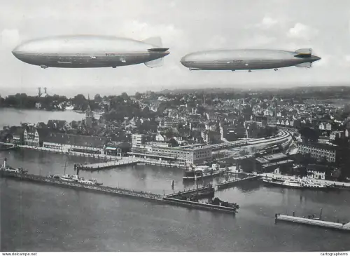 A5859 Zeppelin Friedrichshafen LZ 127 und LZ 129 beim Flug uber den Bodensee repro Postkarte