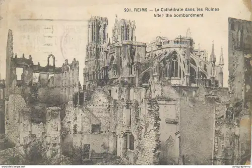 A5855 France Reims cathedrale dans les ruines
