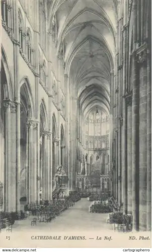 A5855 France Amiens la nef cathedrale interieur
