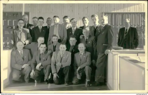 A5926 Photographs (originals) > Persons > Anonymous persons staff group photo signatures on the backside