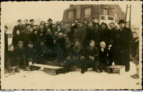 A5926 Photographic postcard anonymous persons large group souvenir