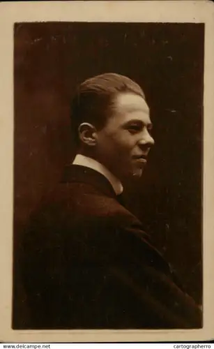 A5926 Photographic postcard man portrait 1917