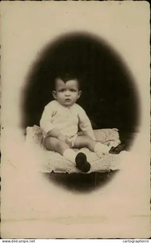 A5926 Children > Portraits souvenir vintage photographic postcard