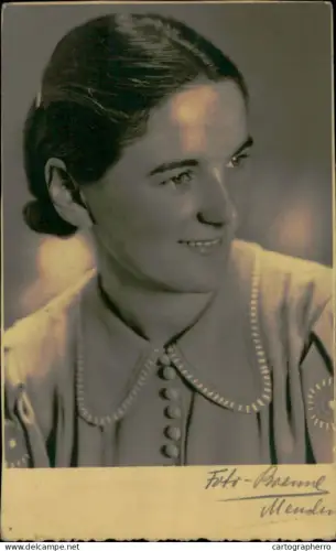 A5926 Woman portrait souvenir photographic postcard 1938
