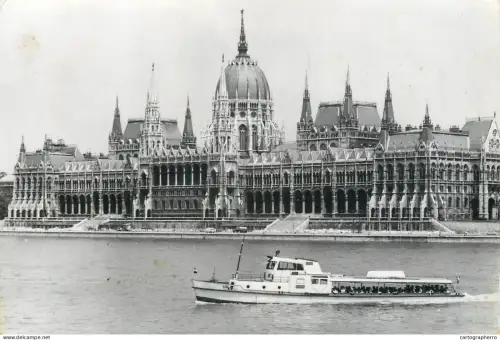 A5397 Hungary Budapest Parliament Danube sailing vessel