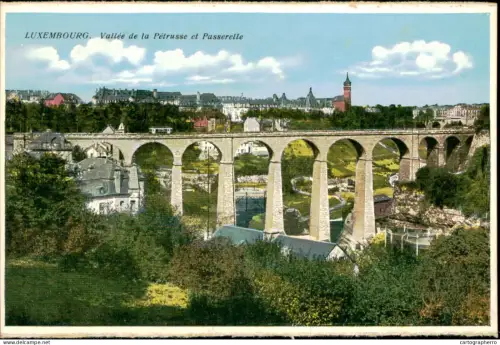 A5925 Luxembourg vallee de la Petrusse et passerelle